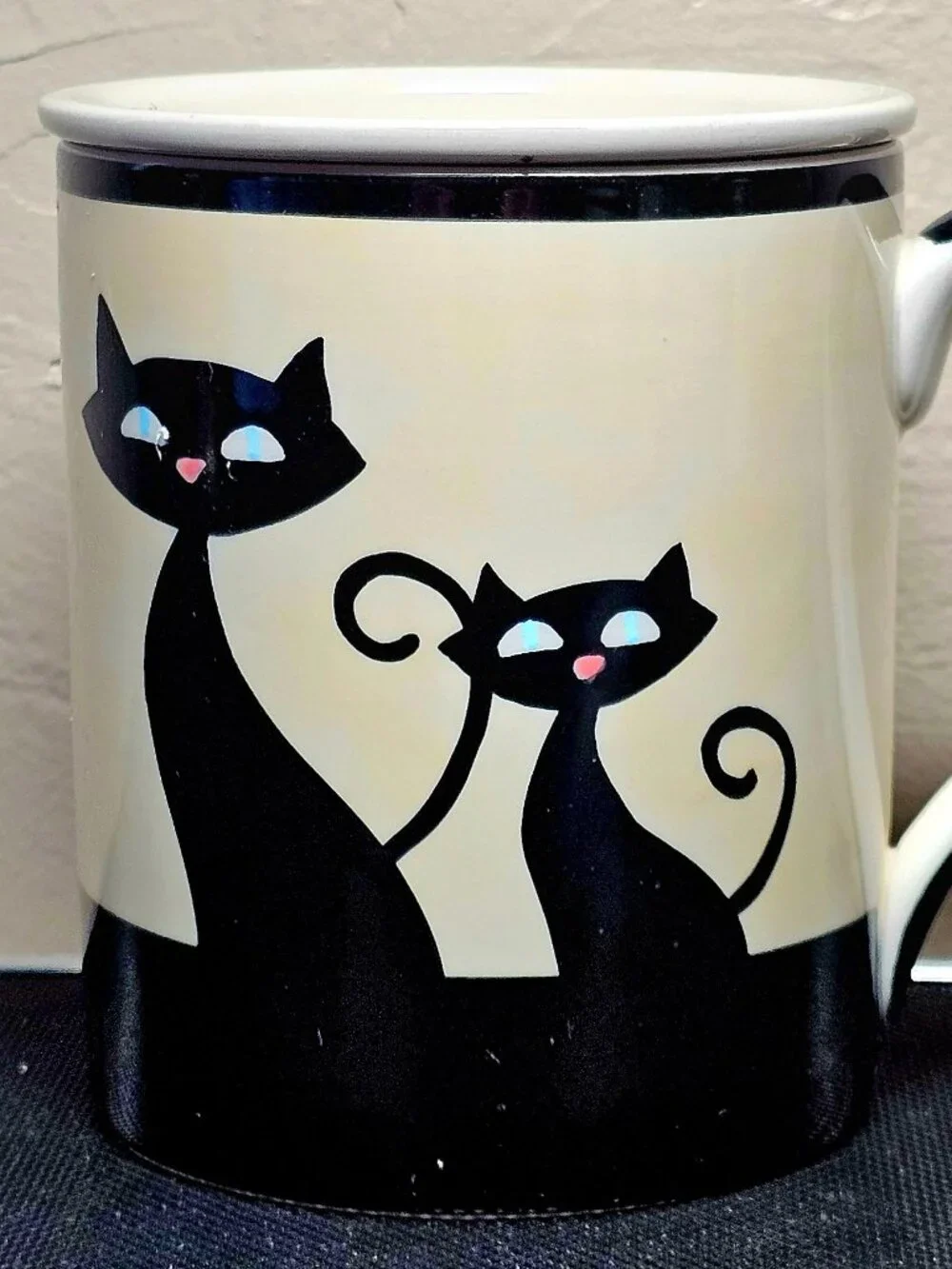 HUES N BREWS ~ Black Cat Coffee/Tea Mug ~ CREAM ~ Siamese  Kitty Tea Strainer In
